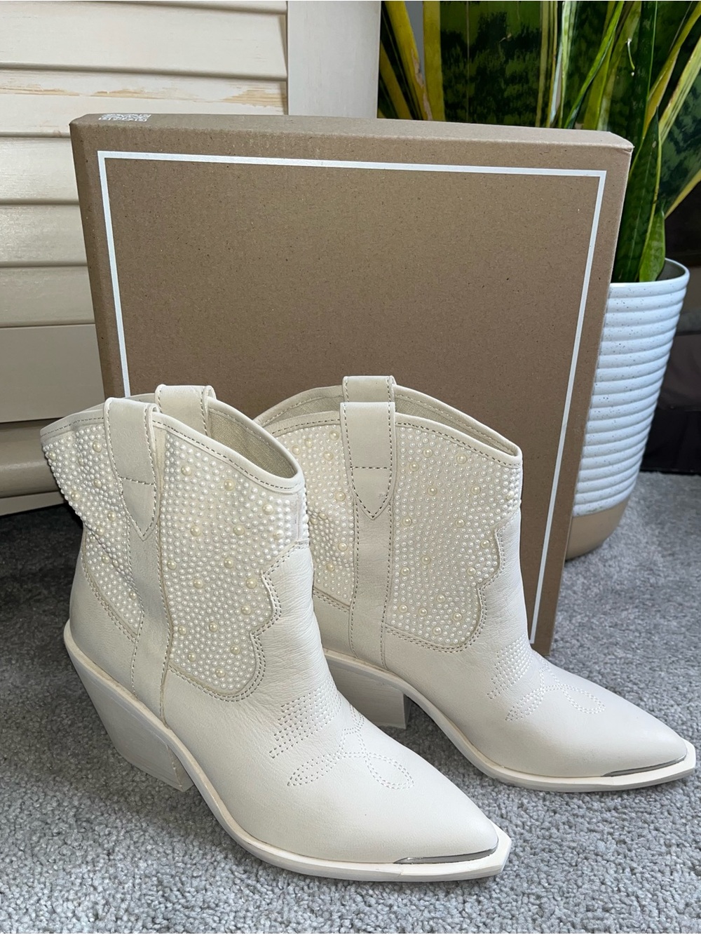 Dolce Vita Nashe Genuine Leather Pearl Boot Size 7 New in Box